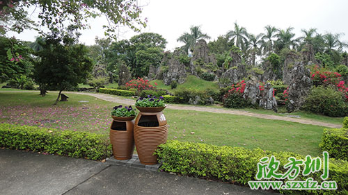 畢節市郊天河公園與欣方圳玻璃鋼垃圾桶相得益彰