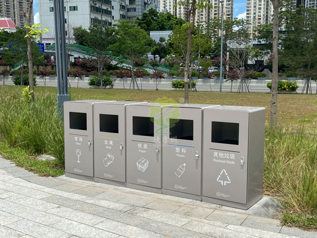 深圳公園垃圾分類投放點桶站帶洗手臺成風(fēng)景線