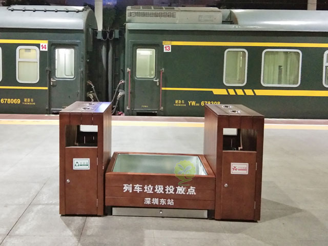 深圳東站列車(chē)站臺(tái)垃圾桶打造清潔旅途環(huán)境